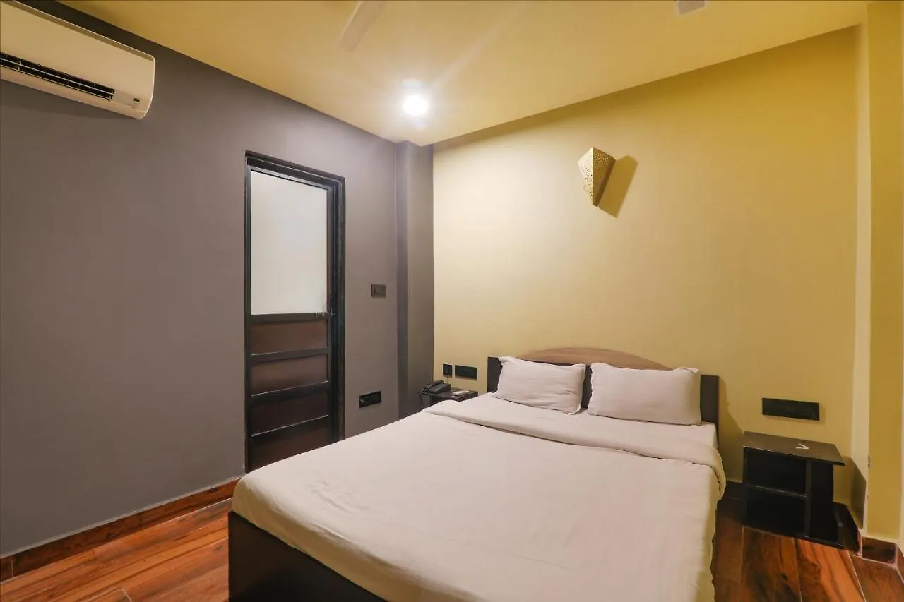 Fabexpress Lemon Grass Hotel Varanasi 3*,